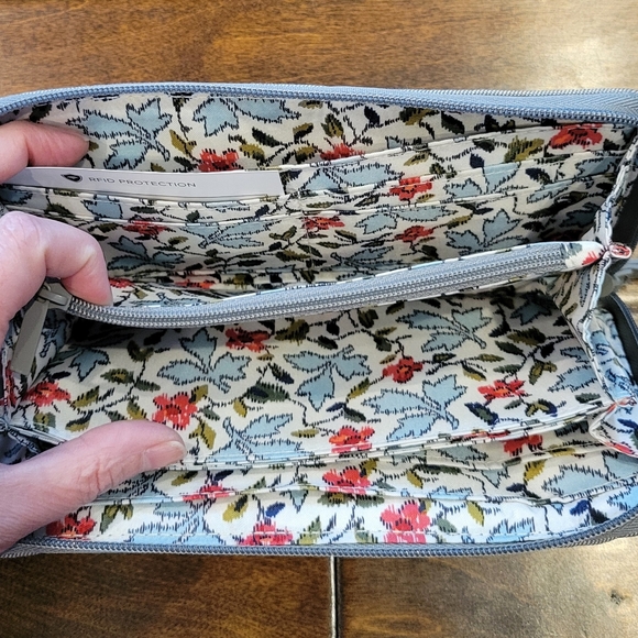 EUC Vera Bradley RFID Accordian Wristlet in Denim Gray with Pink Flowers - Picture 8 of 9